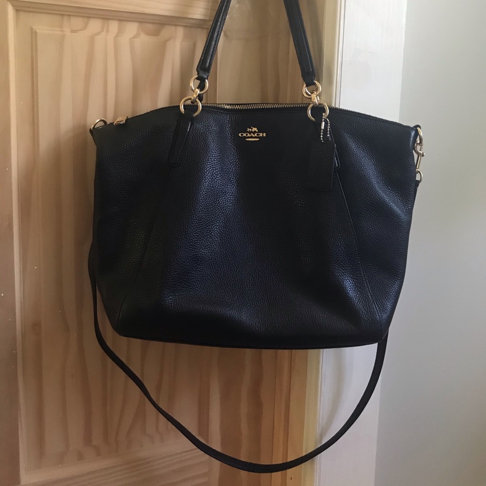 Coach black leather bag with shoulder strap